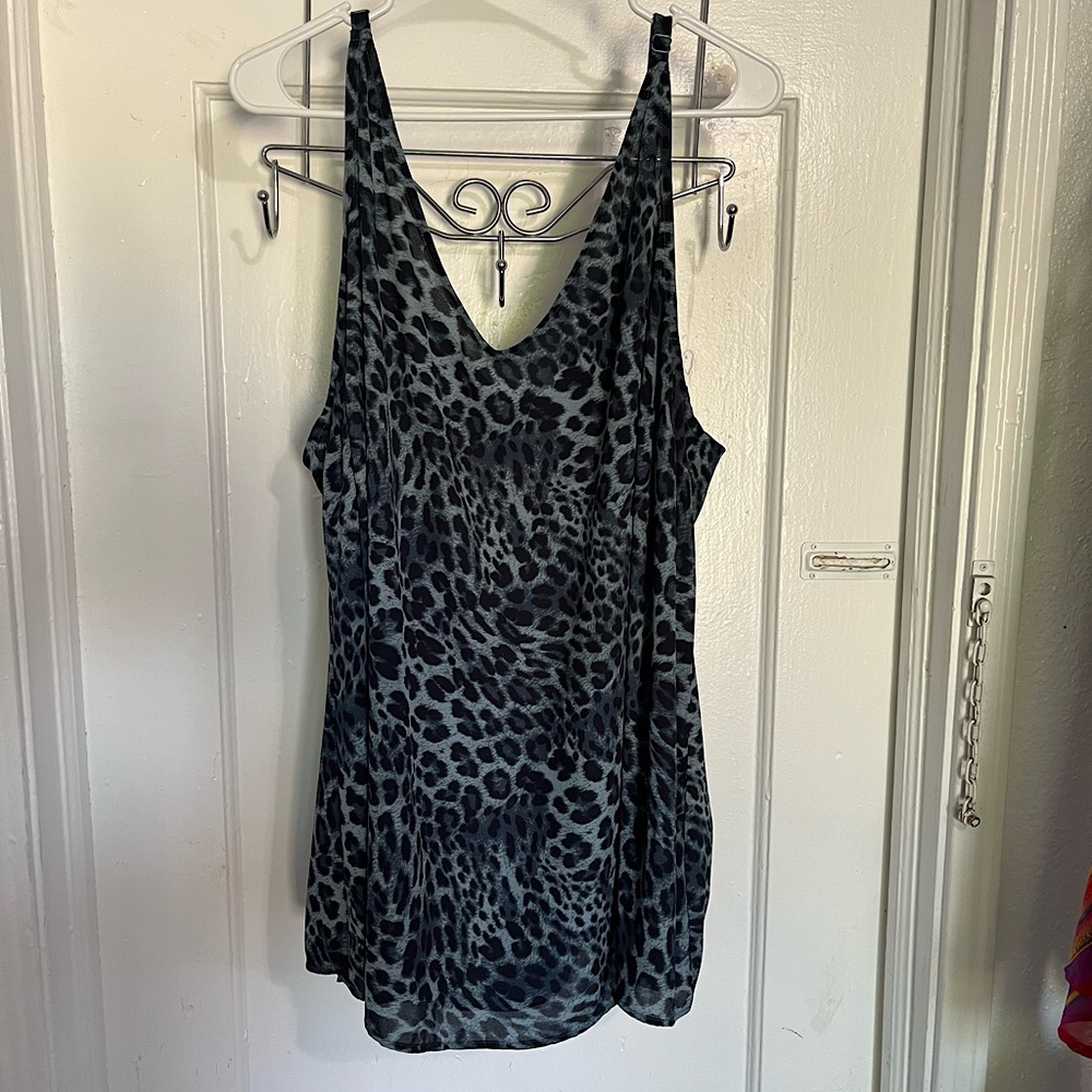 Beautiful stylish , Challis Swing Cami, Blue Animal print from Torrid 4x